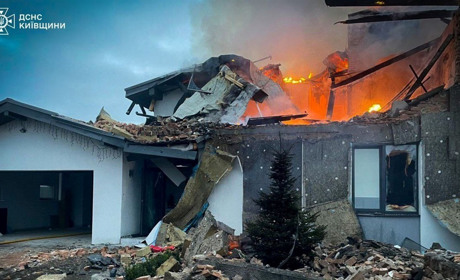 Унаслідок нічної атаки на Київщині загинула жінка, пошкоджені будинки