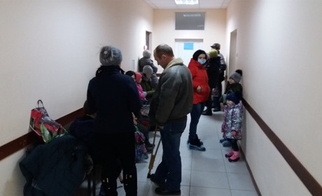 У Сватовому начмед лікарні хоче звільнитися через тиск адміністрації. На її захист стали лікарі