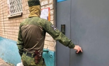 У Каховці і Скадовську окупанти крадуть техніку та гаджети з будинків місцевих жителів