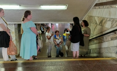 Поети з Херсонщини читали вірші в метро Києва