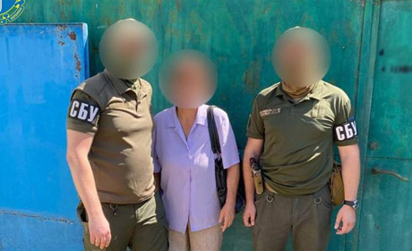 Судитимуть херсонку, яка зливала через ворожий телеграм-канал інформацію про розташування ЗСУ