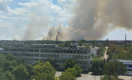 У Новій Каховці спалахнула масштабна пожежа