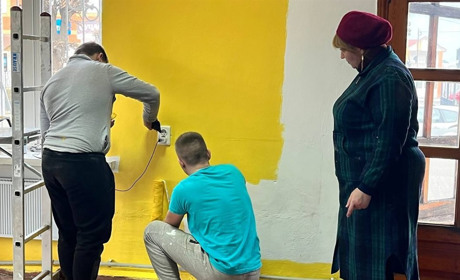 Барська молодіжна рада і волонтери створюють простір для активностей: Оновлення бібліотеки в розпалі