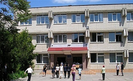 В якій херсонській школі найбільше відмінників за 2021 рік? Вона увійшла до десятки кращих в Україні