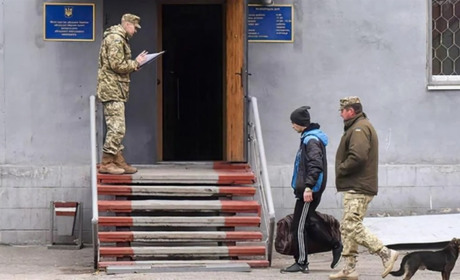 Після гучного скандалу щодо статків воєнкома з Одеси в Україні перевірять керівників військкоматів