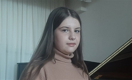 Глухівська музикантка перемогла в міжнародному конкурсі з піснею про українських військових (ВІДЕО)