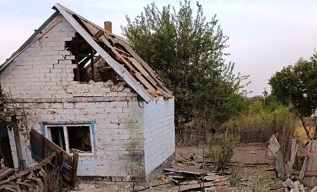 На Херсонщині армія рф атакувала заклад культури та житлові квартали, пошкоджені будинки та автівки