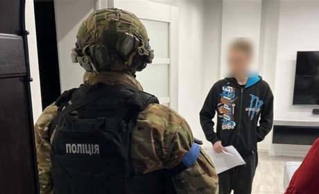 Ошукали 60 людей на 3 млн гривень: аферисти збирали гроші в підприємців на ЗСУ від імені влади