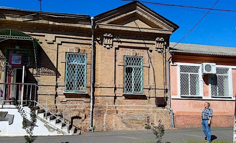 В Измаиле призывают горожан скинуться и выкупить у Укрпочты здание старого почтамта