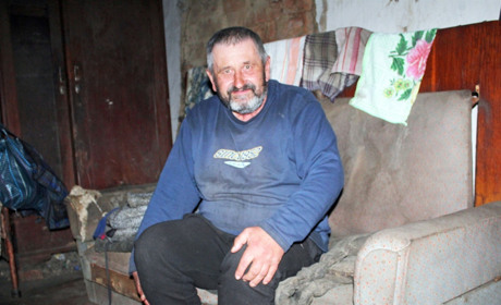 Чому 60-літній чоловік з інвалідністю із Осадчого проживає в жахливих умовах