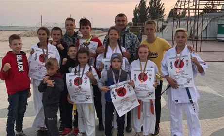 Каратисти Нижньосірогозької секції вибороли 8 нагород на Відкритому чемпіонаті Генічеська з карате