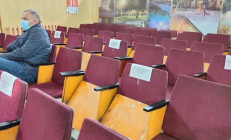 Хто з депутатів Сватівської міської ради найбільше пропустив засідань сесій і на що це впливає