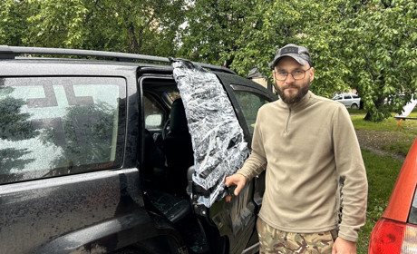 У Сарнах невідомі побили авто військового: як це трапилося