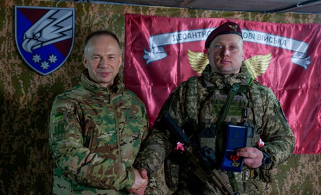 Командира відділення 25-ї Січеславської бригади із Сарненщини відзначили «Золотим хрестом»