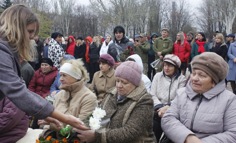 У Попасній провели мітинг до Дня визволення України від німецько-фашистських загарбників
