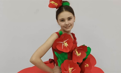 Юні старокостянтинівці стали переможцями конкурсу паперових костюмів