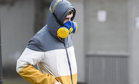 Необов'язкові маски та COVID-сертифікати: які країни послаблюють карантин