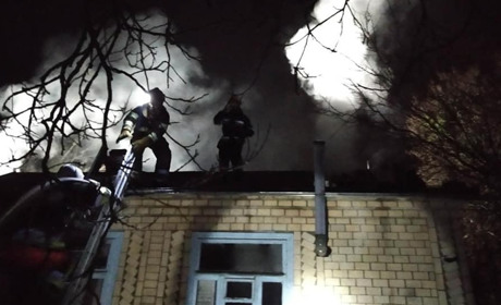 На Солов’євській загорілася хата. Що призвело до пожежі та чи є постраждалі?