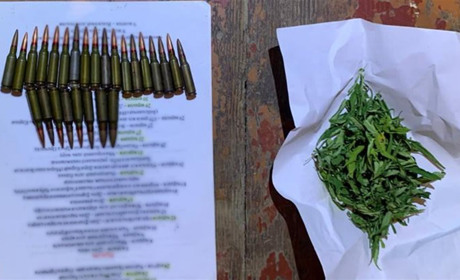 В літній кухні та будинку на Звягельщині поліцейські знайшли наркотики та патрони