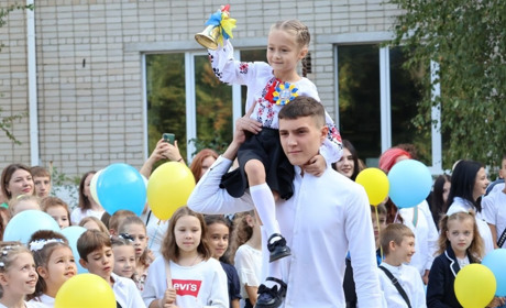 Свято знань: яскраві моменти з першого дзвоника у школах Южноукраїнської громади. Фоторепортаж