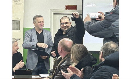 Новий автомобіль у Білопільську лікарню: міністр виконує обіцяне