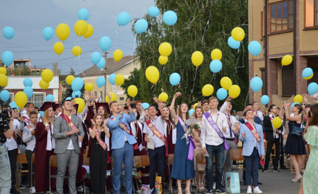 Як у Сватовому відсвяткували випускний-2021: фоторепортаж