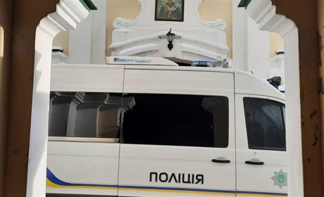 У Кременці виконавча служба та СБУ звільняє приміщення Миколаївського собору: що відомо?