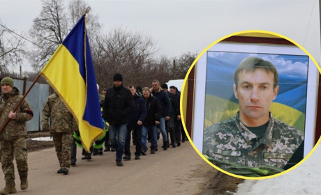 У Привіллі на колінах в останню путь провели 54-річного військового Юрія Шишку