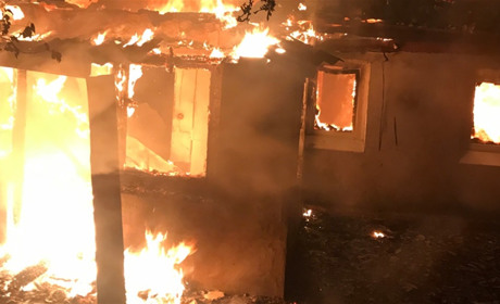 У Гребенях Ржищівської ОТГ вогонь знищив будинок