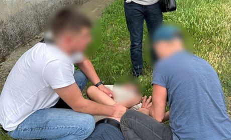 Голову ОТГ Одещини затримали на схемі розкрадання землі та хабарі в $40 тисяч