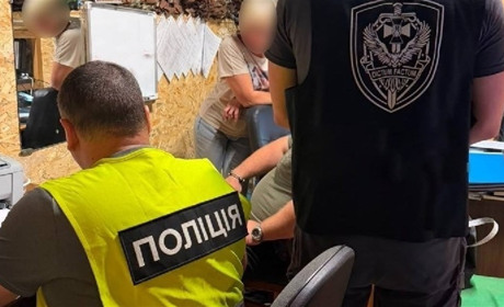 Хабарі за переведення з СЗЧ: на Сумщині викрили посадовицю рекрутингового підрозділу