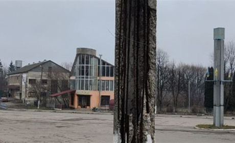 Запитували — відповідаємо: влада повідомила, коли замінять аварійну опору в Лісоводах