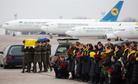 Літак з новокаховчанкою збили двома ракетами