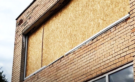 Ліквідовувати наслідки вибухів у Славуті допомагають сусідні громади та благодійники