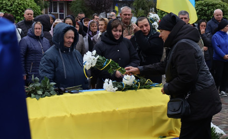 Чекали звістку дев’ять місяців: у Сарнах попрощалися із захисником Сергієм Мостипаном