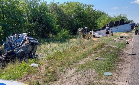Четверо загиблих, серед них дитина: аварія за участю вантажівки на трасі Одеса-Рені