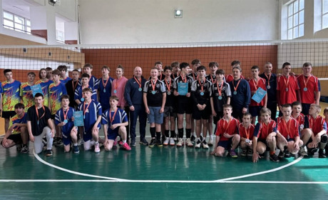 Славутські волейболісти пробились до обласного етапу змагань