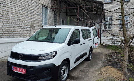 Новий Opel для допомоги: у Шостці мобільна бригада виїжджатиме до постраждалих від насильства
