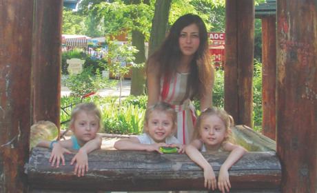 Будни и праздники: как живется мелитопольской семье с тройняшками?