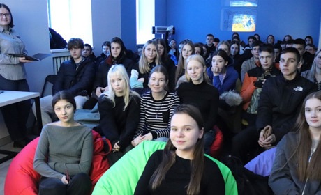У Жмеринці для молоді проводять тематичні лекції до Дня Соборності України