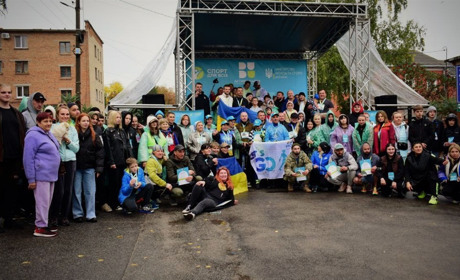 "Активні парки" в Краснограді: як пройшов забіг під дощем в самому центрі міста
