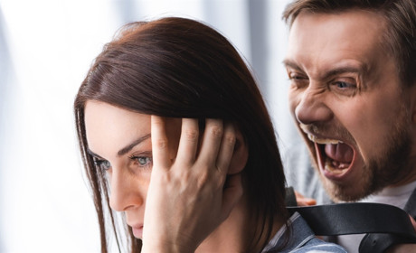 Кривдив співмешканку: звягельські слідчі повідомили чоловікові про підозру