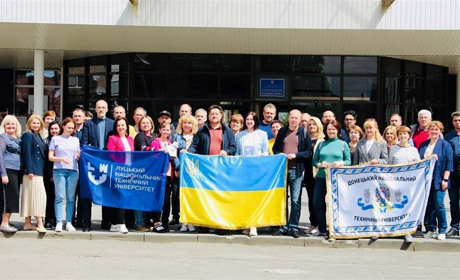 Колектив ДонНТУ разом із луцькими колегами висадив на волинській землі понад 100 кущів троянд