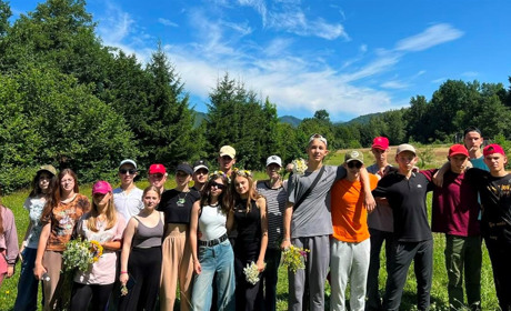 Згадка на все життя: як діти зі Старокостянтинівської громади відпочивали у "Артеку"