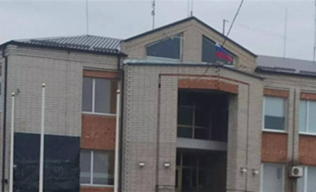 У Кирилівці вивісили російський прапор та збираються зробити «мером» скандальну антимайданівку