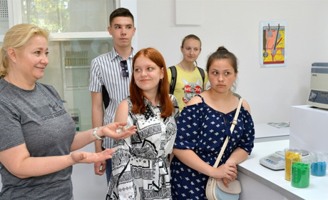 В Уманському національному університеті садівництва влаштували екскурсію для дітей-переселенців