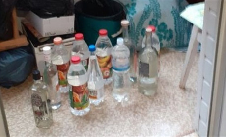 У жительки Вараша поліція вилучила 13 літрів самогону