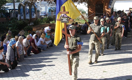 Громада Сміли прощалася із захисником Максимом Коробченком