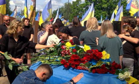 Повернувся на щиті після тривалого пошуку: Шостка попрощалася з 47-річним старшим лейтенантом