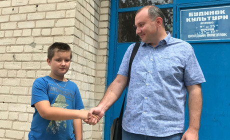 11 гривень для Гройсмана передав виборець-пенсіонер через кандидата